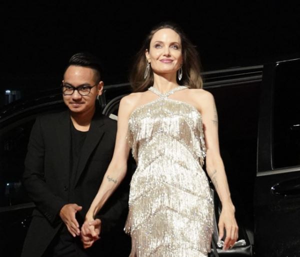 На фоне скандального расследования: почему Анджелина Джоли усыновила Мэддокса