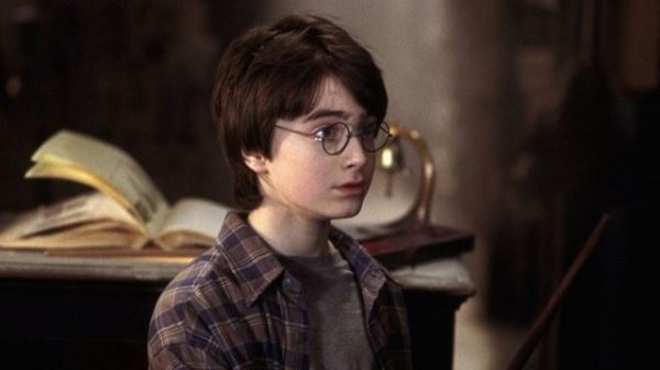 Звезда «Гарри Поттера» Дэниел Рэдклифф о ранней славе и зависимости: «Люди удивляются, что я не скатился сильнее»