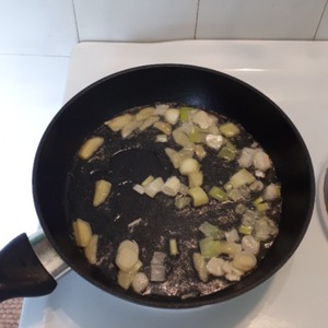 Говядина в устричном соусе с горошком