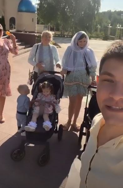 Ольга и Дмитрий Дмитренко решили заменить крестную маму у своих дочек